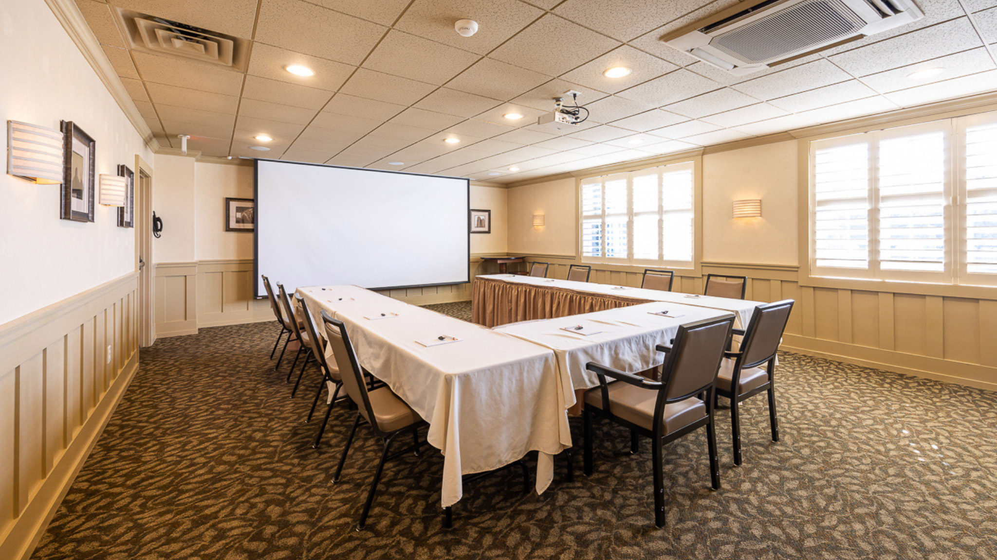 Small Meeting Room at AmishView Inn & Suites - Lancaster County PA.
