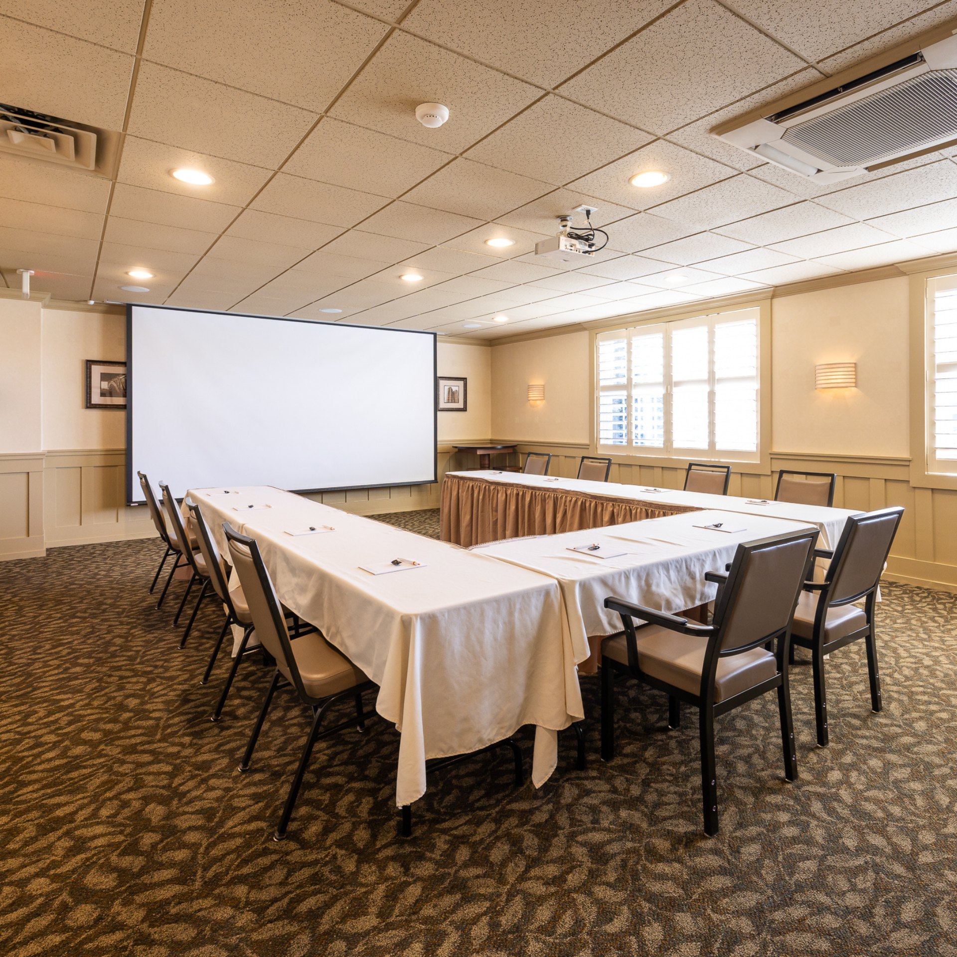 Small Meeting Room at AmishView Inn & Suites - Lancaster County PA.